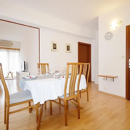 Blue Sea Apartment *